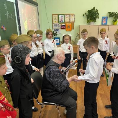 Цветы и подарки для ветерана